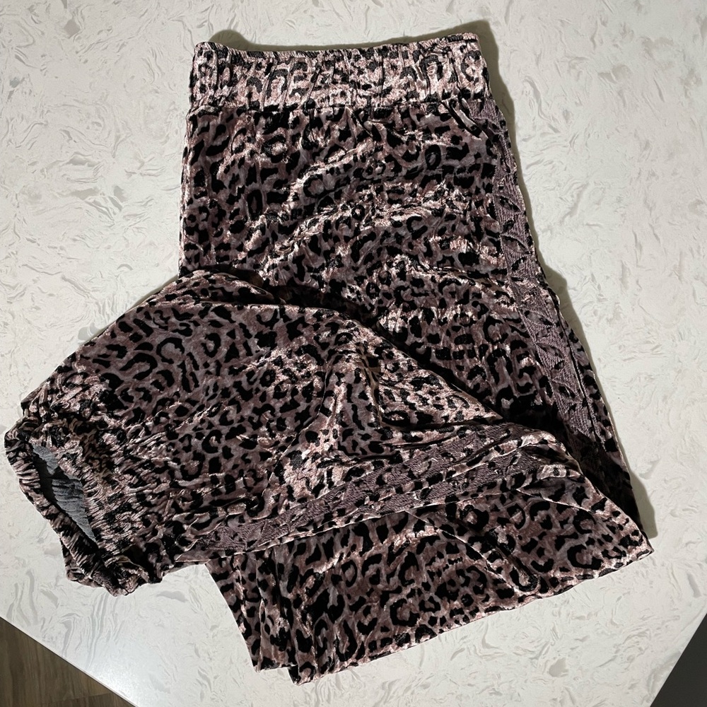 Large Velvet Johnny Was Jogger Pants